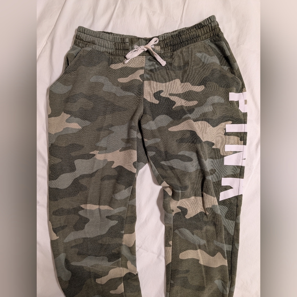 Victoria's Secret PINK Green Camo Jogger Lounge Sweatpants - Picture 3 of 8